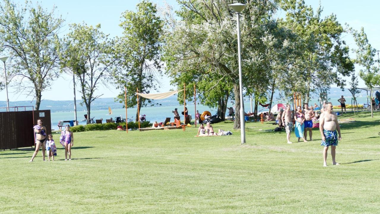 Familia Camping Balaton Hotel Balatonoszod Ngoại thất bức ảnh