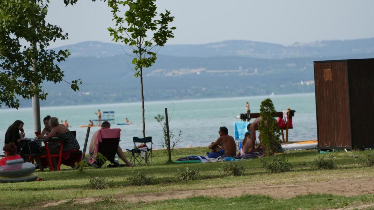 Familia Camping Balaton Hotel Balatonoszod Ngoại thất bức ảnh