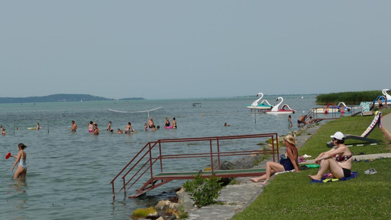 Familia Camping Balaton Hotel Balatonoszod Ngoại thất bức ảnh