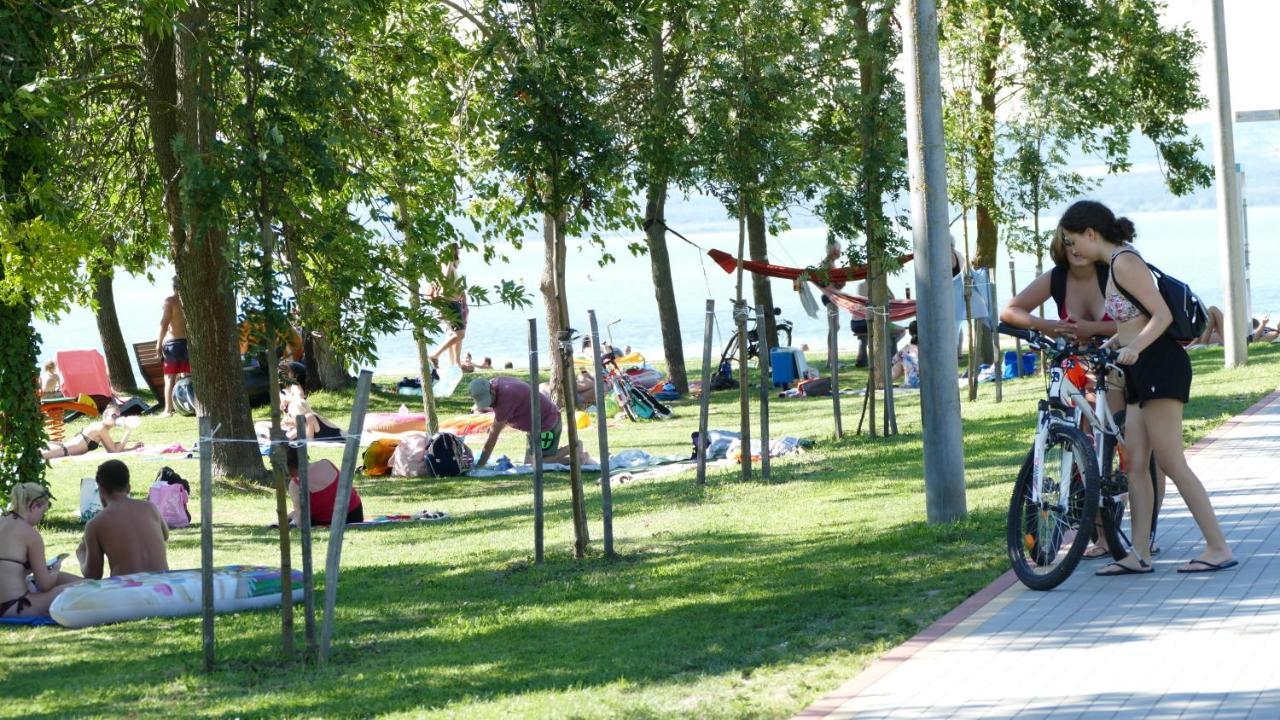 Familia Camping Balaton Hotel Balatonoszod Ngoại thất bức ảnh