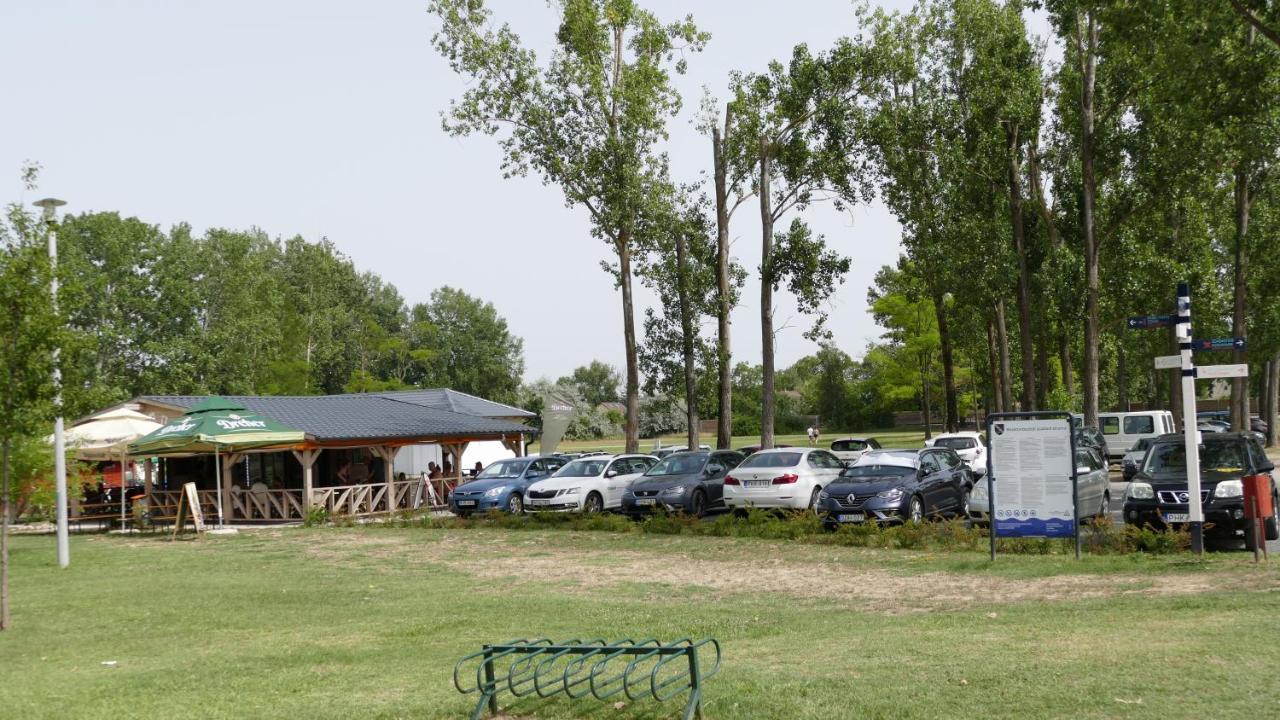 Familia Camping Balaton Hotel Balatonoszod Ngoại thất bức ảnh